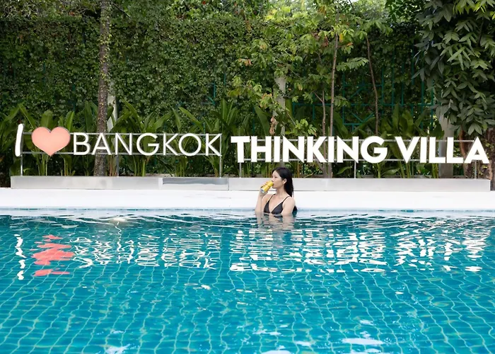 曼谷2000平方米庄园别墅 超大泳池sukhmvit位置绝佳 9间卧室 Villa Bangkok
