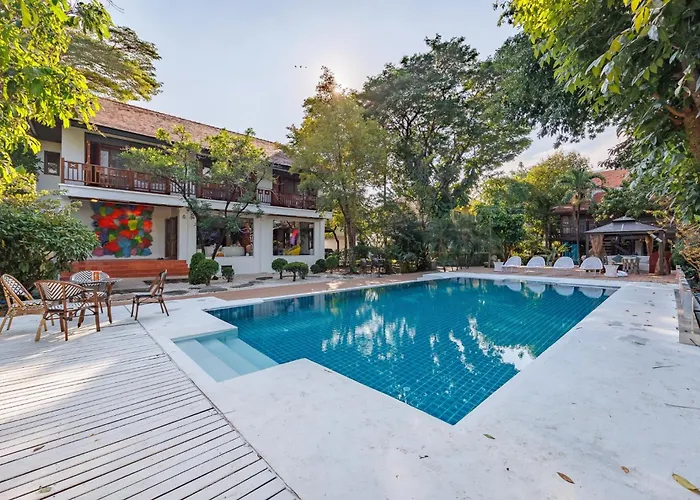 曼谷2000平方米庄园别墅 超大泳池sukhmvit位置绝佳 9间卧室 Villa Bangkok